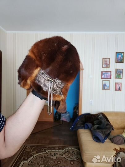 Женские меховые шапки