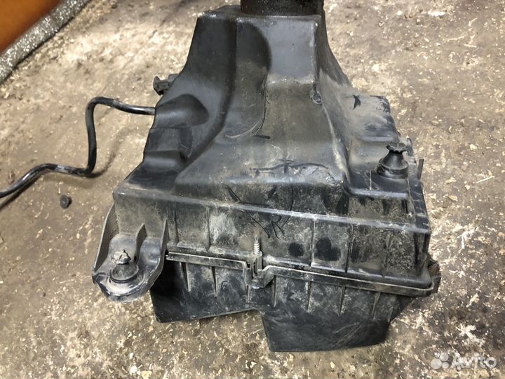 Корпус воздушного фильтра Ford Focus 2