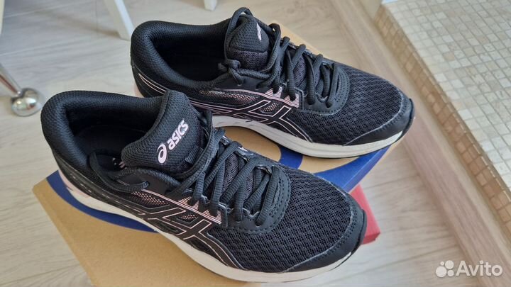 Кроссовки Asics