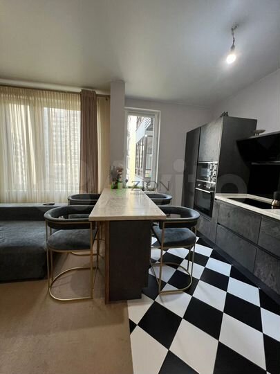 3-к. квартира, 82 м², 6/9 эт.