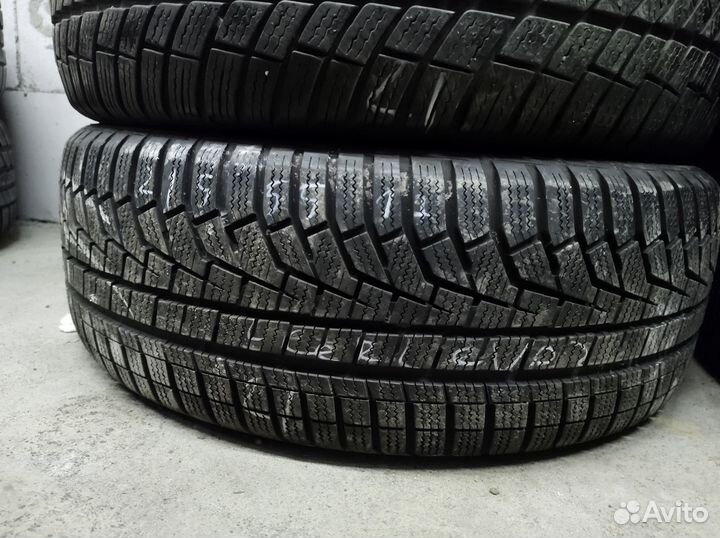 Hankook Winter I'Cept Evo2 W320 215/55 R17 94