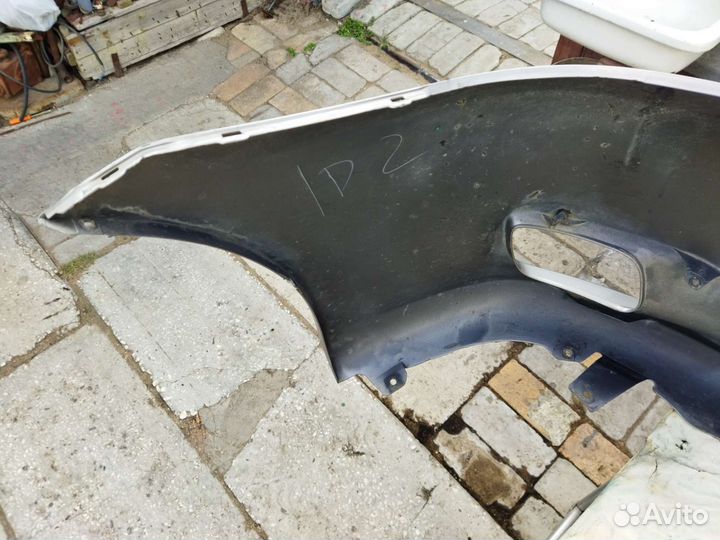 Продам передний бампер toyota wish 10 кузов