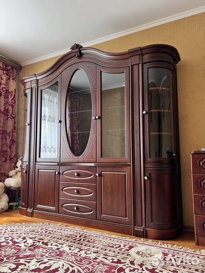 Буфеты и серванты