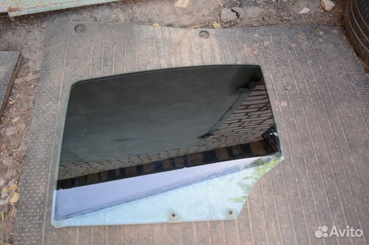 Пежо 408 Peugeot 408 Стекло задней левой двери