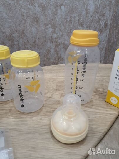 Смартсоска Medela Calma, бутылочки для кормления