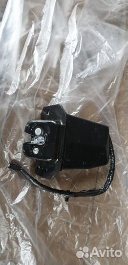 Замок крышки багажника Форд Куга 2