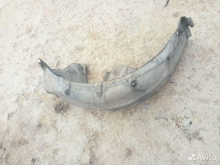 Подкрылок задний левый Toyota Corolla E150