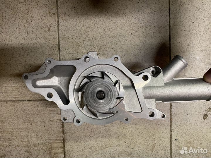 Помпа Mercedes OM646 SKF vkpc 88864