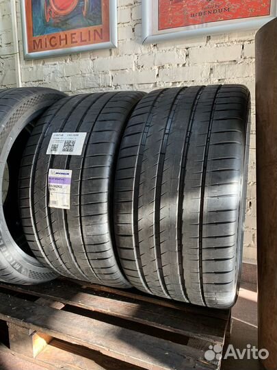 Michelin Pilot Sport 4 S 315/30 R22 и 275/35 R22 107Y