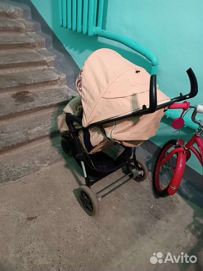 Прогулочная коляска