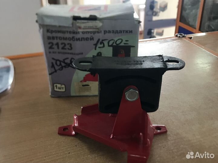 Кронштей опоры раздатки 2123