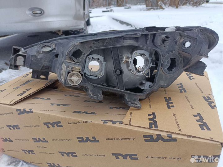 Передняя правая фара на Peugeot 206