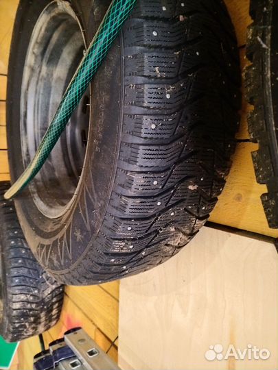 Резина зимняя УАЗ патриот. Шипы. С дисками