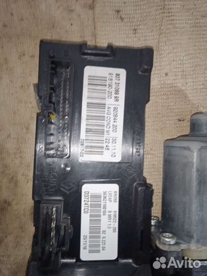 Мотор стеклоподъемника левого Renault Fluence