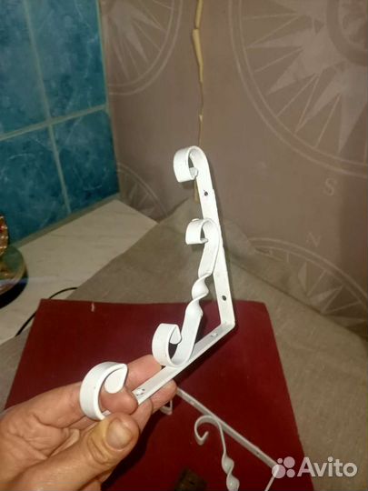 Уголок- держатель для полок