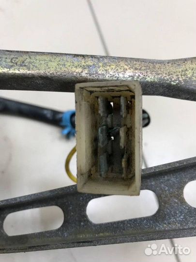 Трапеция стеклоочистителей LADA 2115