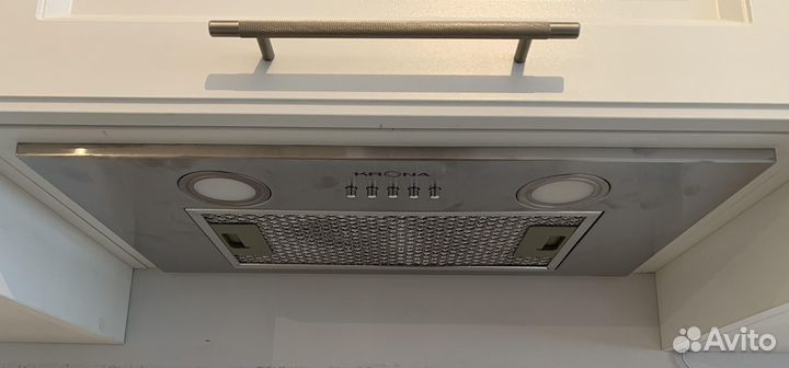 Угловая кухня под потолок на заказ