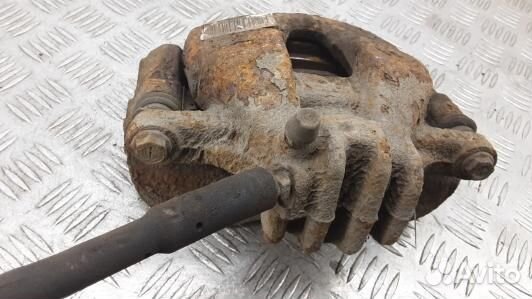 Суппорт тормозной передний левый peugeot 3008 (GMA