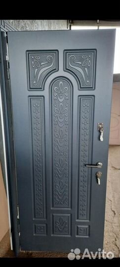 Дверь входная с отделкой