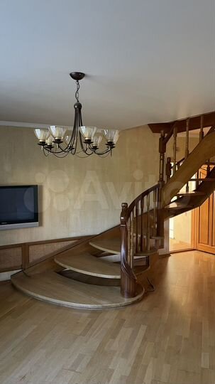 Дом 240 м² на участке 6 сот.