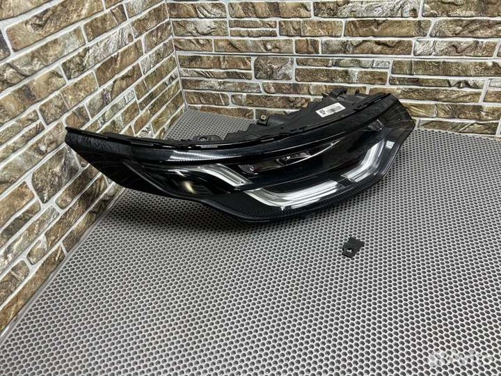 Фара правая Land Rover Discovery V