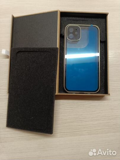 Чехол на iPhone 11 золотой