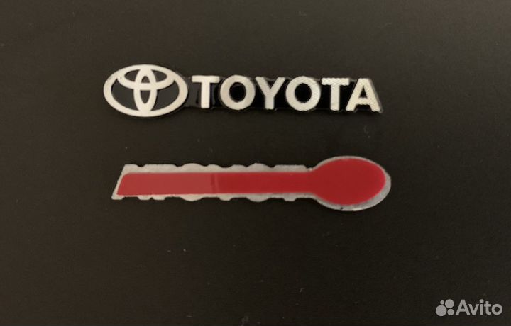 Шильдик Toyota
