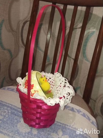 Продам пасхальную корзиночку с салфеткой и яйцом