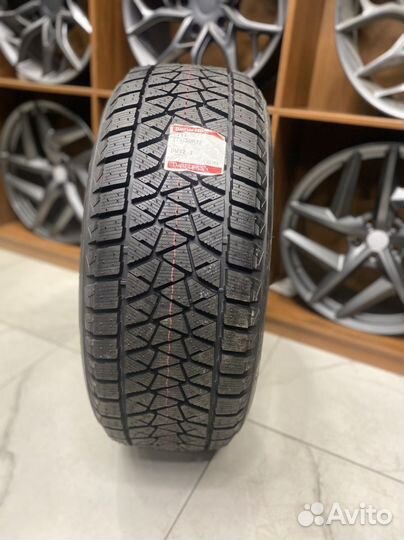 Bridgestone Blizzak DM-V2 275/50 R22 111T
