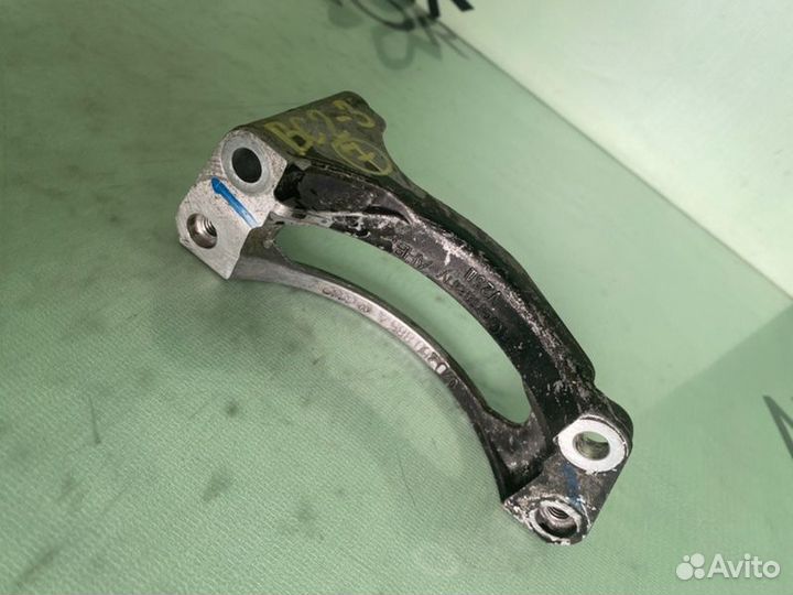 Кронштейн компрессора кондиционера Volkswagen