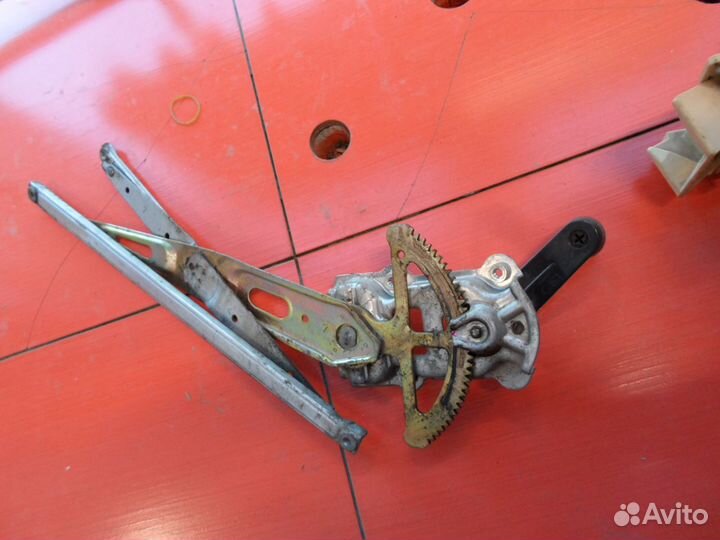 Стеклоподъемник передней левой двери мех.Probox