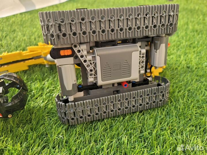 Lego 42006 полностью моторизированный