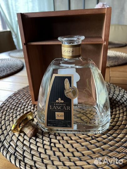 Бутылка от коньяка lascar XO в деревянном ящике