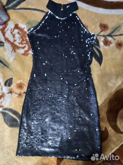 Продам платье новое размер 42