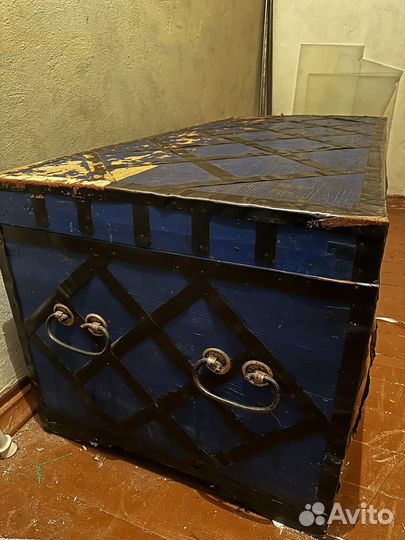 Сундук деревянный старинный