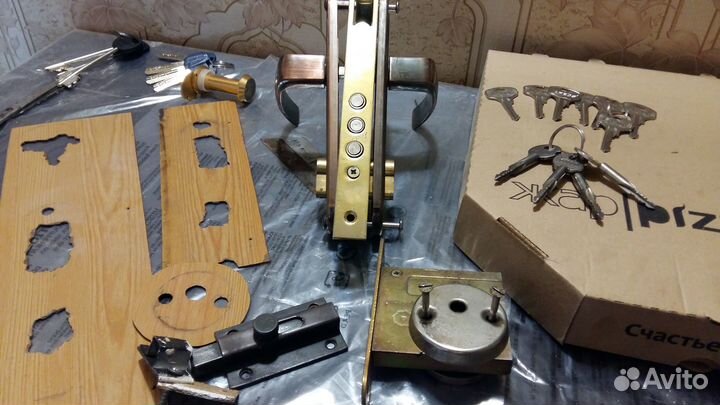 Замок дверной