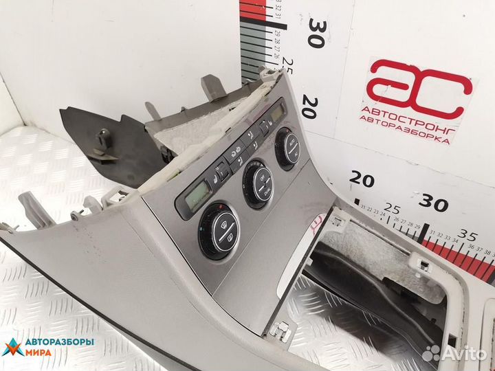 Консоль салона (центральная часть) Volkswagen B6