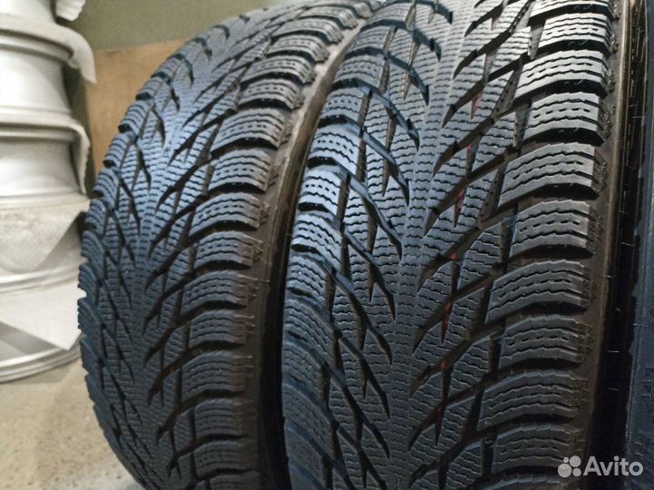 Nokian Tyres Hakkapeliitta R3 SUV 215/70 R16