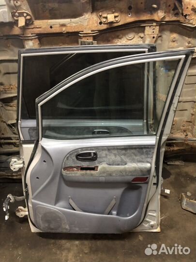 Дверь передняя правая Хендай Траджет