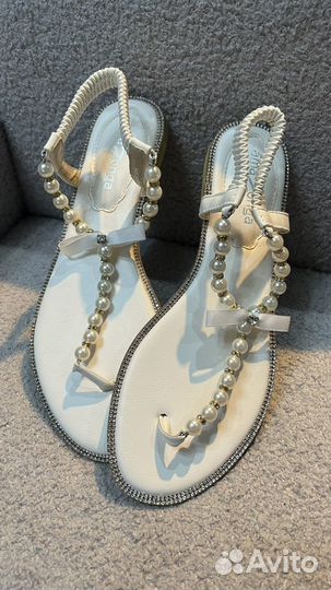 Сандалии босоножки белые с жемчугом и стразами 37