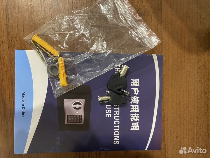 Сейф для денег и оружие