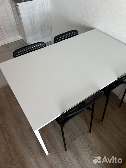 Стол белый кухонный со стульями