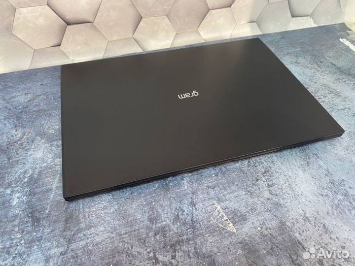 Ноутбук LG 16Z90P
