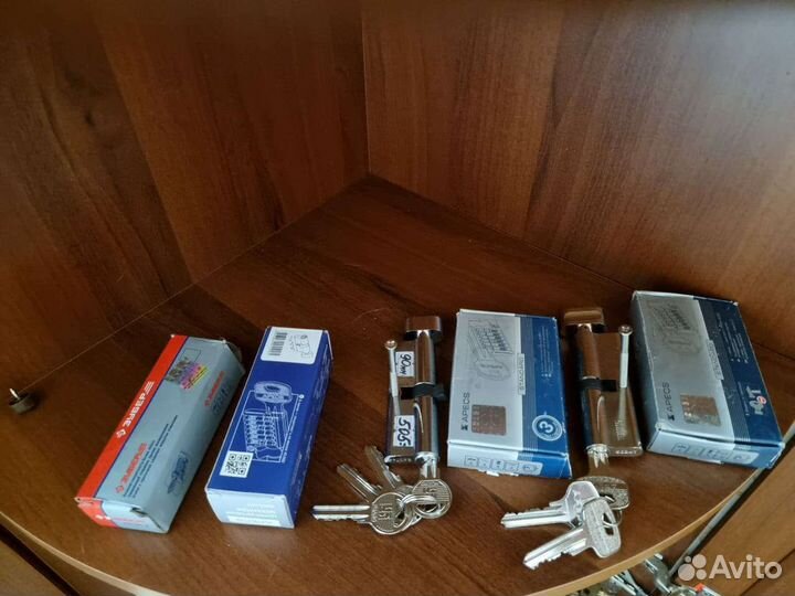 Замки дверные, съемные части, с комплектом ключей