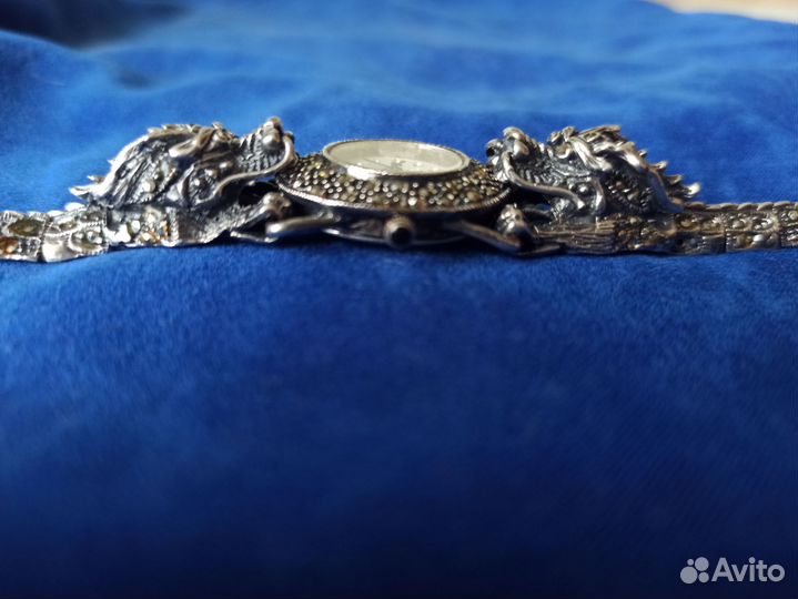 Часы женские с драконами