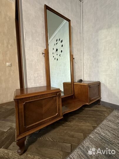 Трюмо зеркалом для спальни