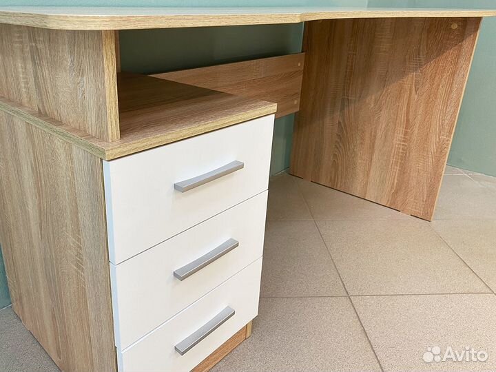 Письменный стол