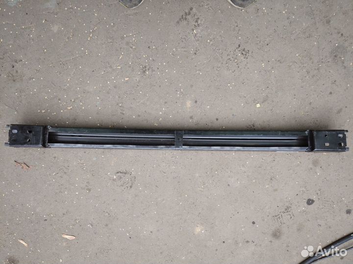 Усилитель бампера Ford Escape 2000-2012