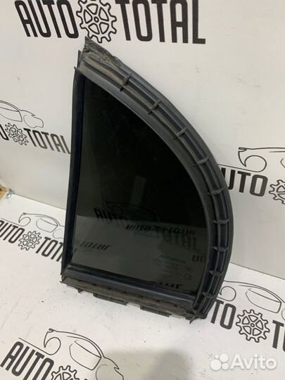 Стекло двери заднее правое Honda Civic 4D R18A2