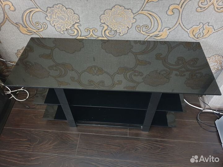 Стеклянная тумба под тв